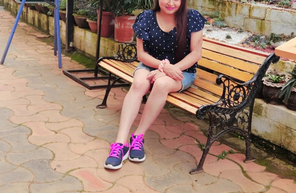 Female escorts bangalore Luci Naina