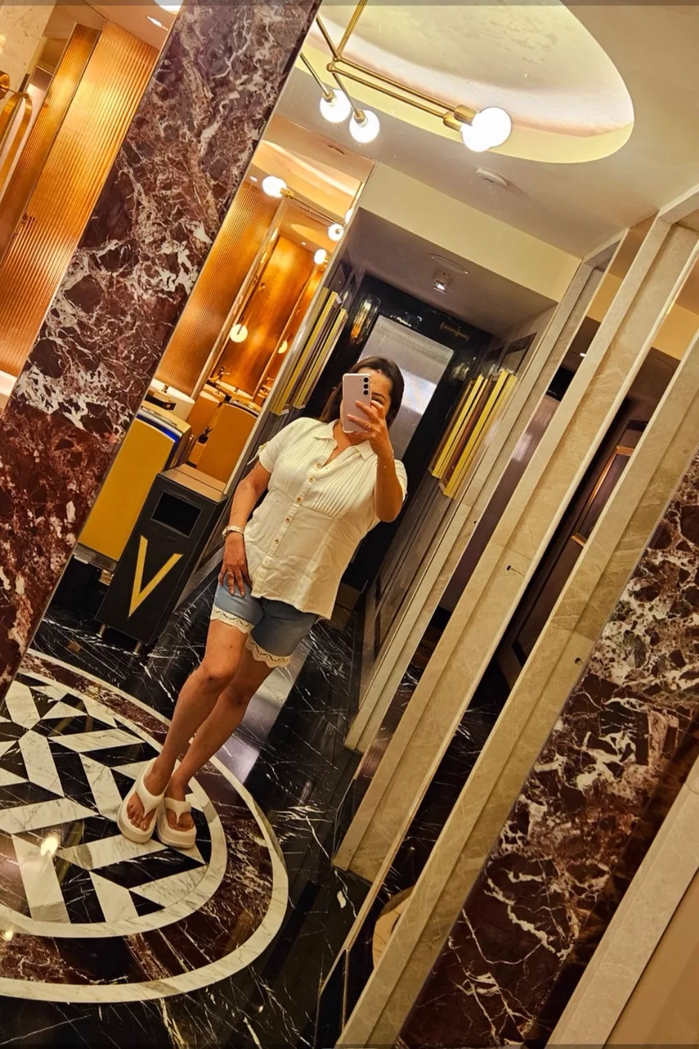 Independent escorts girl Naina Naina Bangalore